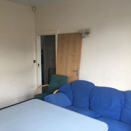 Single Room - Town & University Nearby, 24H Bus, Airport-Linked Manchester Exterior foto