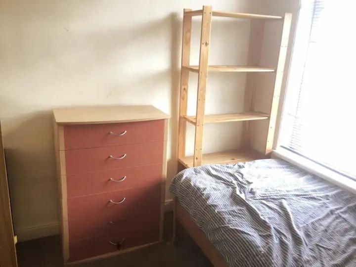 Single Room - Town & University Nearby, 24H Bus, Airport-Linked Manchester Exterior foto