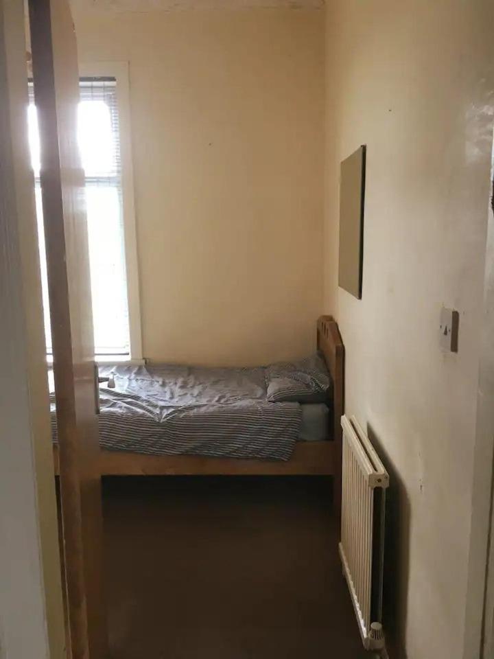 Single Room - Town & University Nearby, 24H Bus, Airport-Linked Manchester Exterior foto