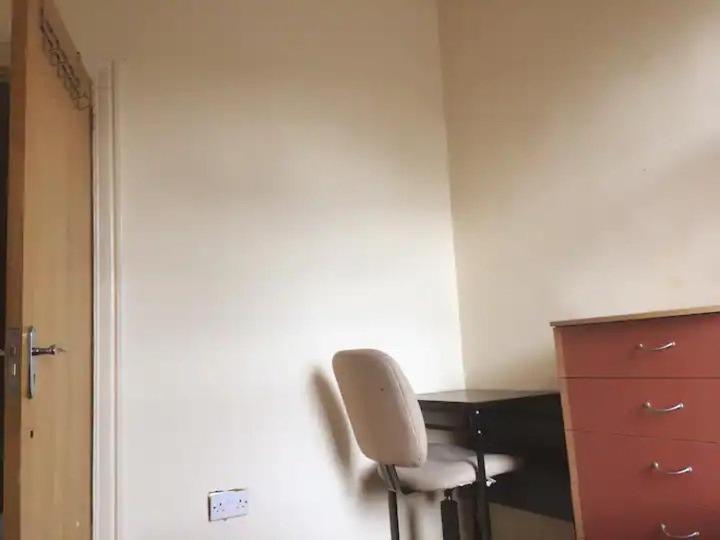 Single Room - Town & University Nearby, 24H Bus, Airport-Linked Manchester Exterior foto